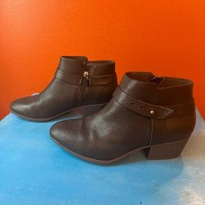 Clarks black leather women’s booty.  Size 8